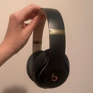 Beats - Dark Grey & Gold - perfect condition. Does not come w/ charger or case.